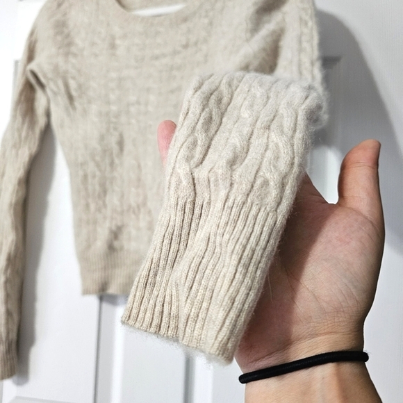 Cable Knit 100% Cashmere Sweater - Size S (Junior's) - Picture 4 of 10